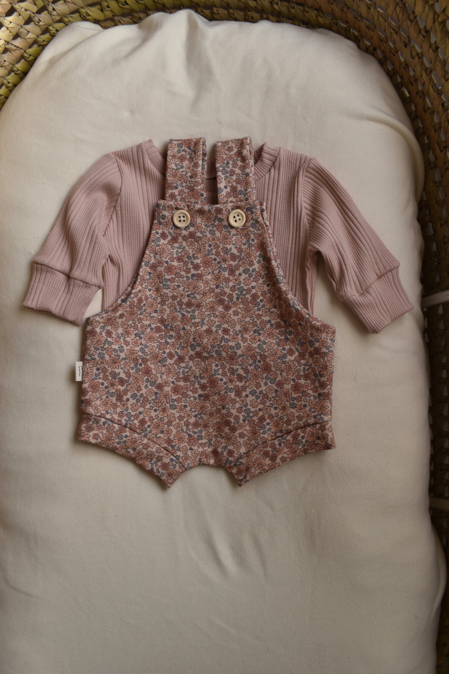 Peto corto con camiseta FLORES
