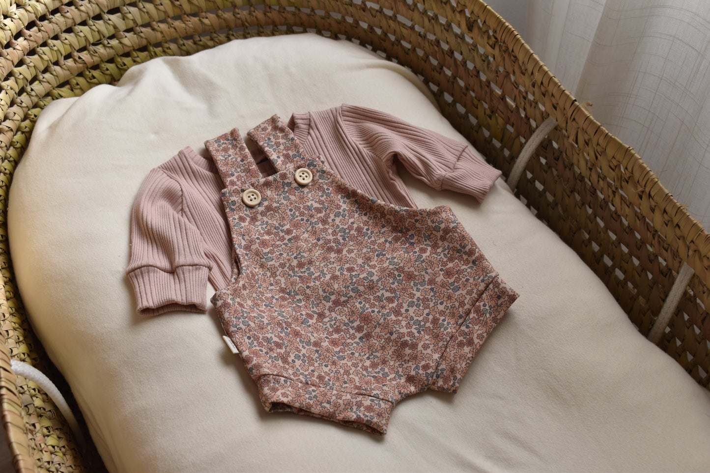 Peto corto con camiseta FLORES