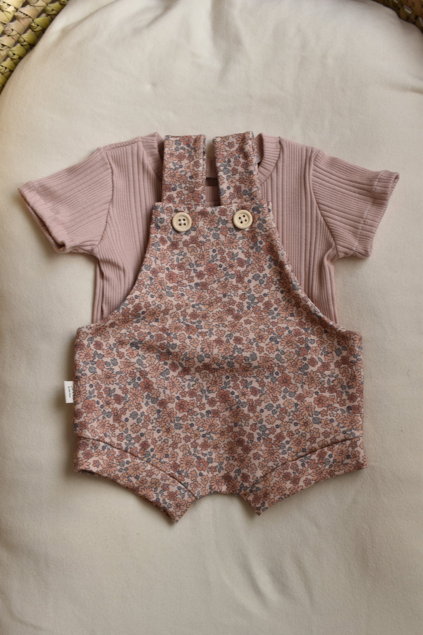 Peto corto con camiseta FLORES