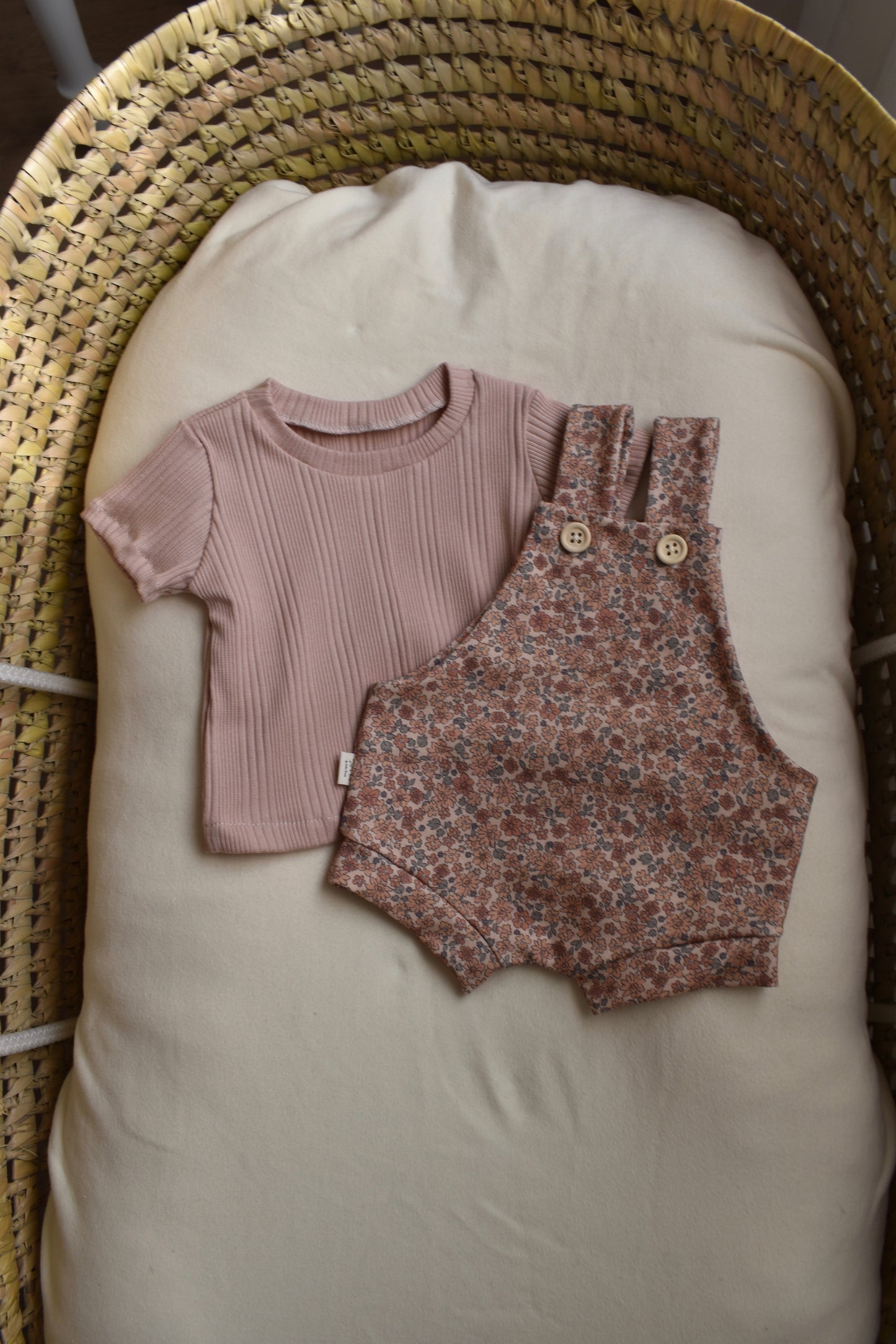 Peto corto con camiseta FLORES