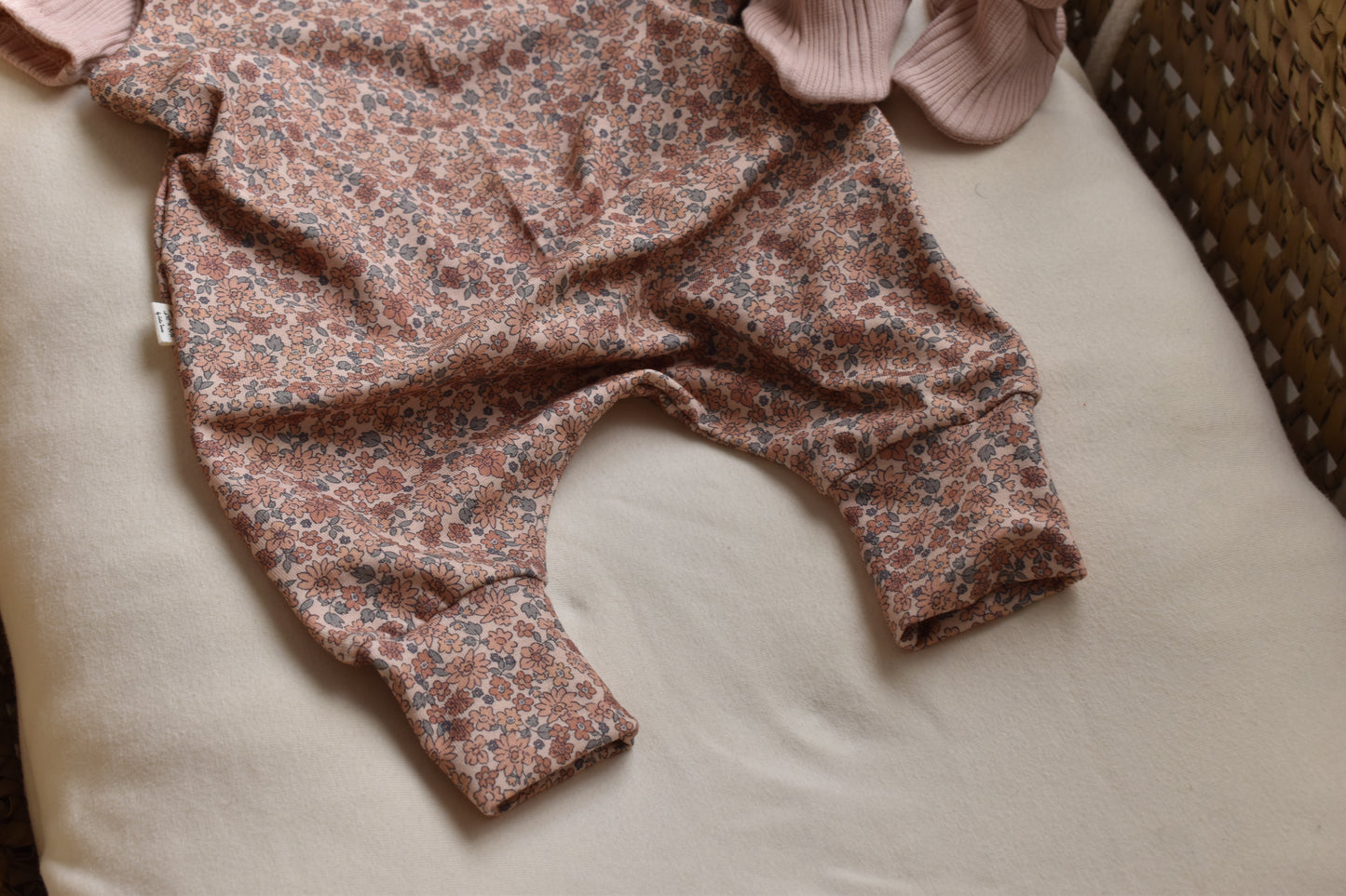 Peto Harem con camiseta FLORES