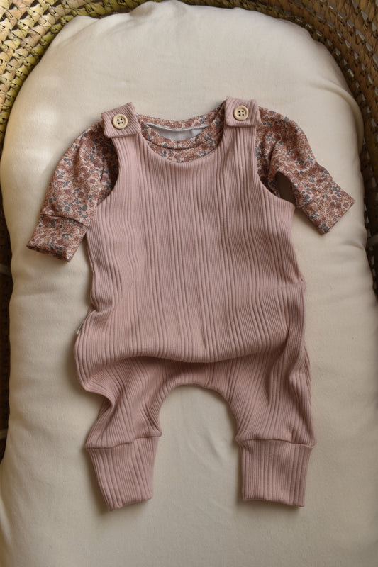 Peto Harem con camiseta ROSA