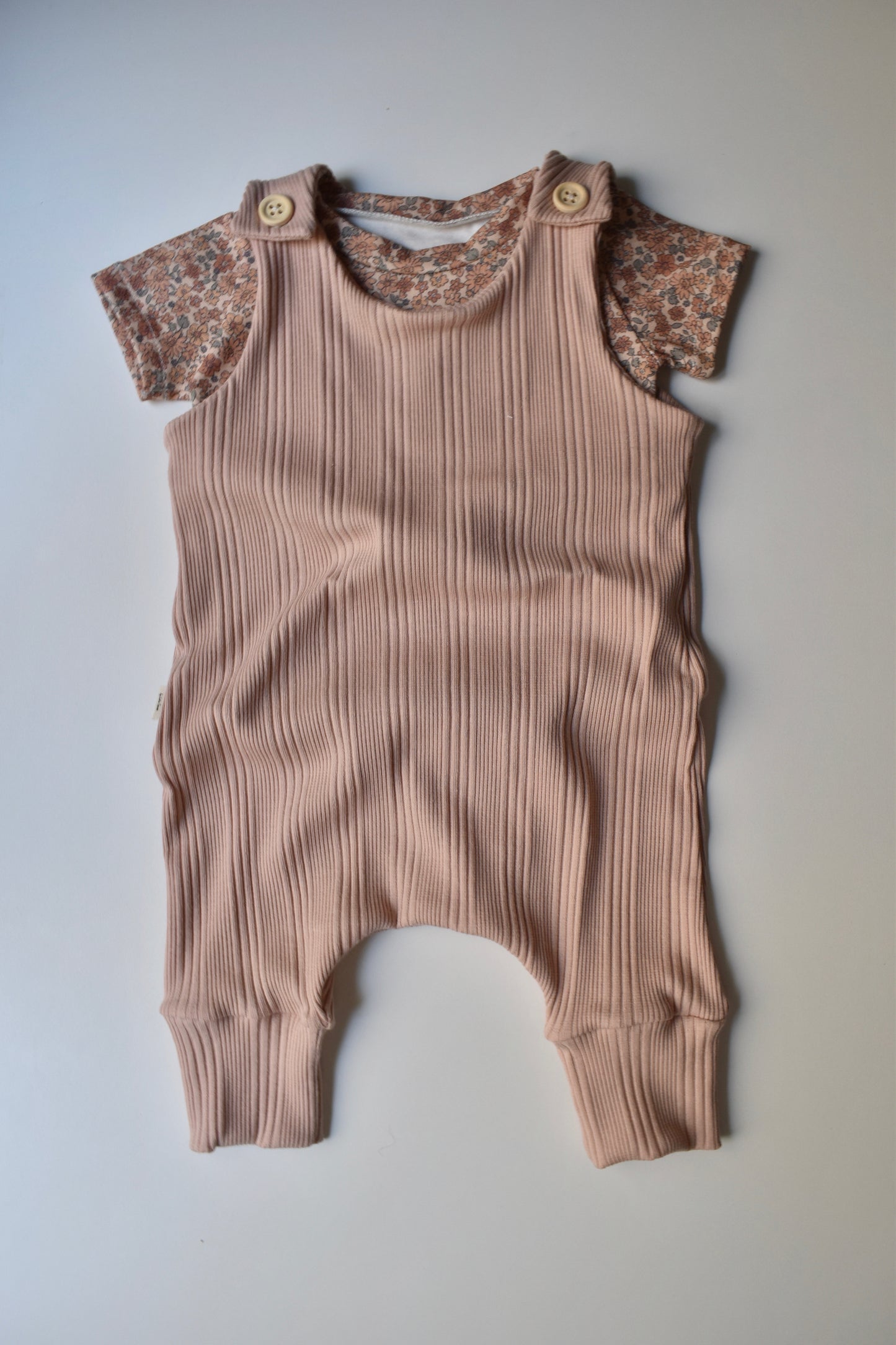 Peto Harem con camiseta ROSA