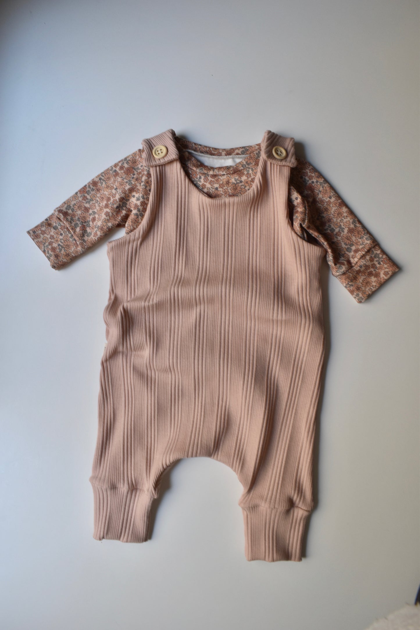 Peto Harem con camiseta ROSA