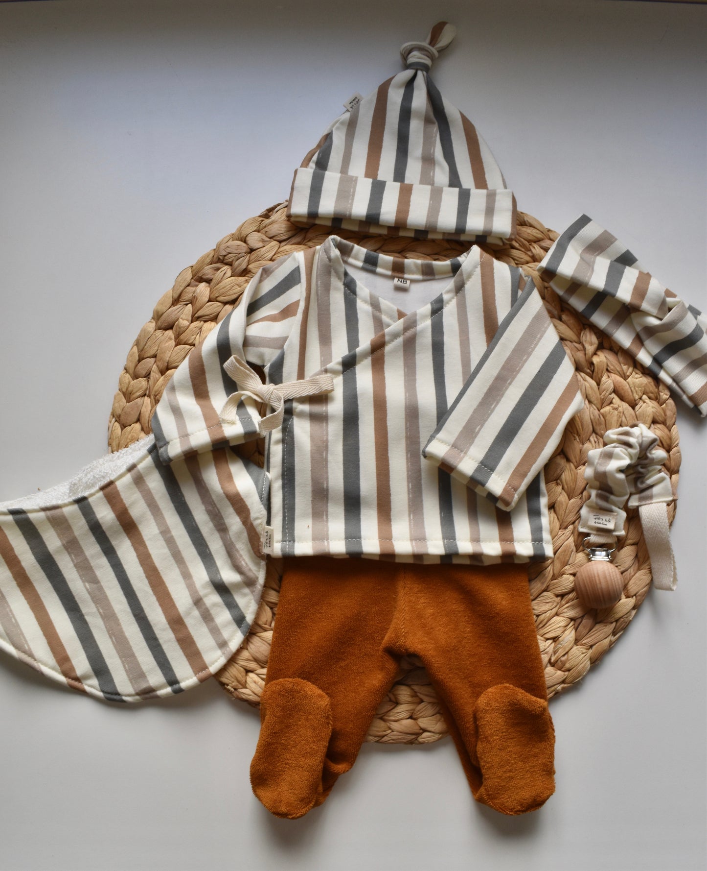 Conjunto newborn STRIPES MULTI